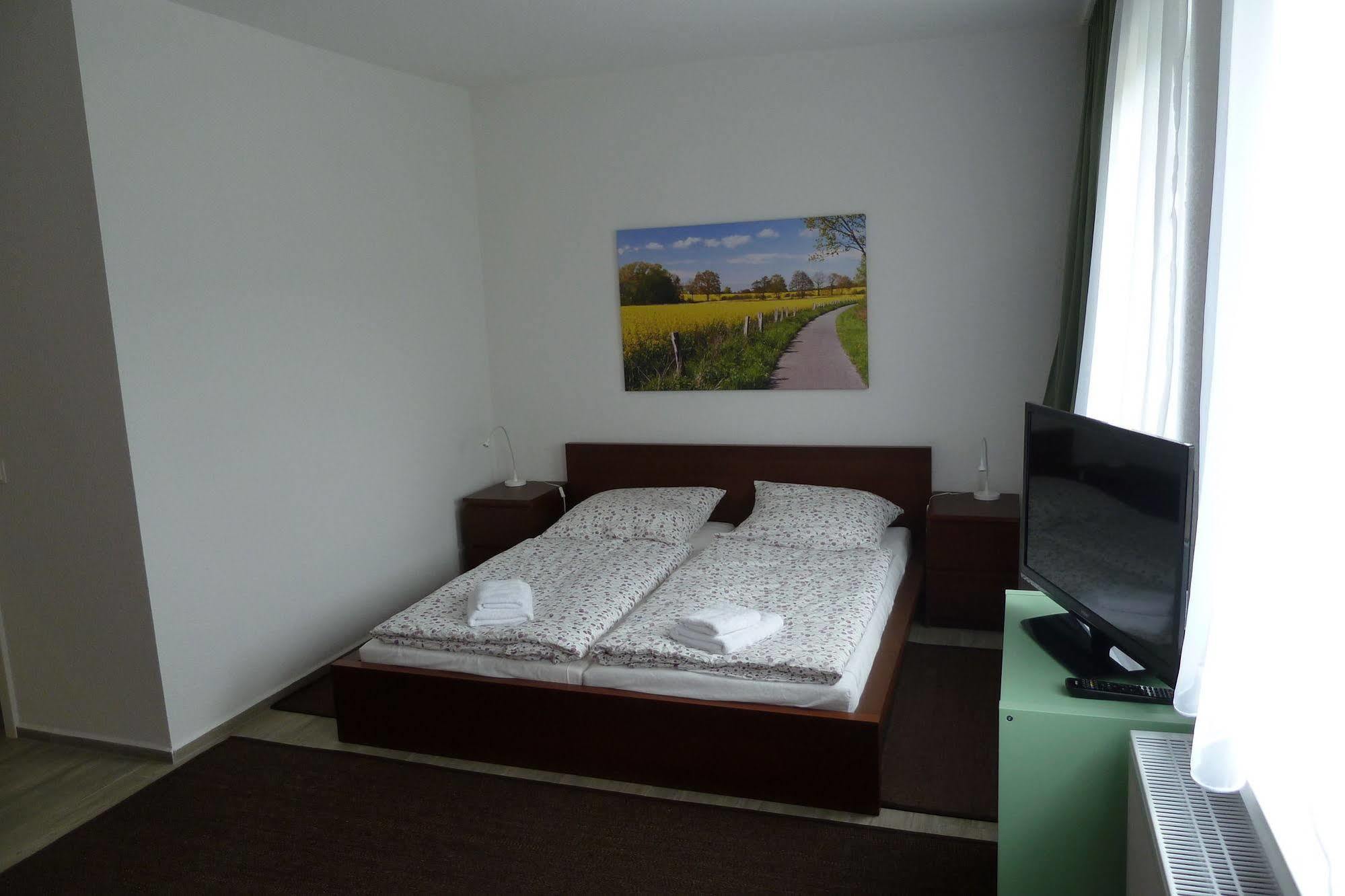 Pension Gestuet Lindenhof テンプリーン エクステリア 写真